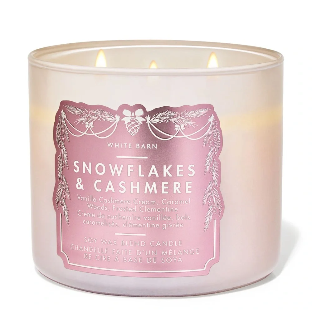 New Bath & Body Works 3-Wick Candle in Snowflakes & Cashmere - Picture 1 of 4